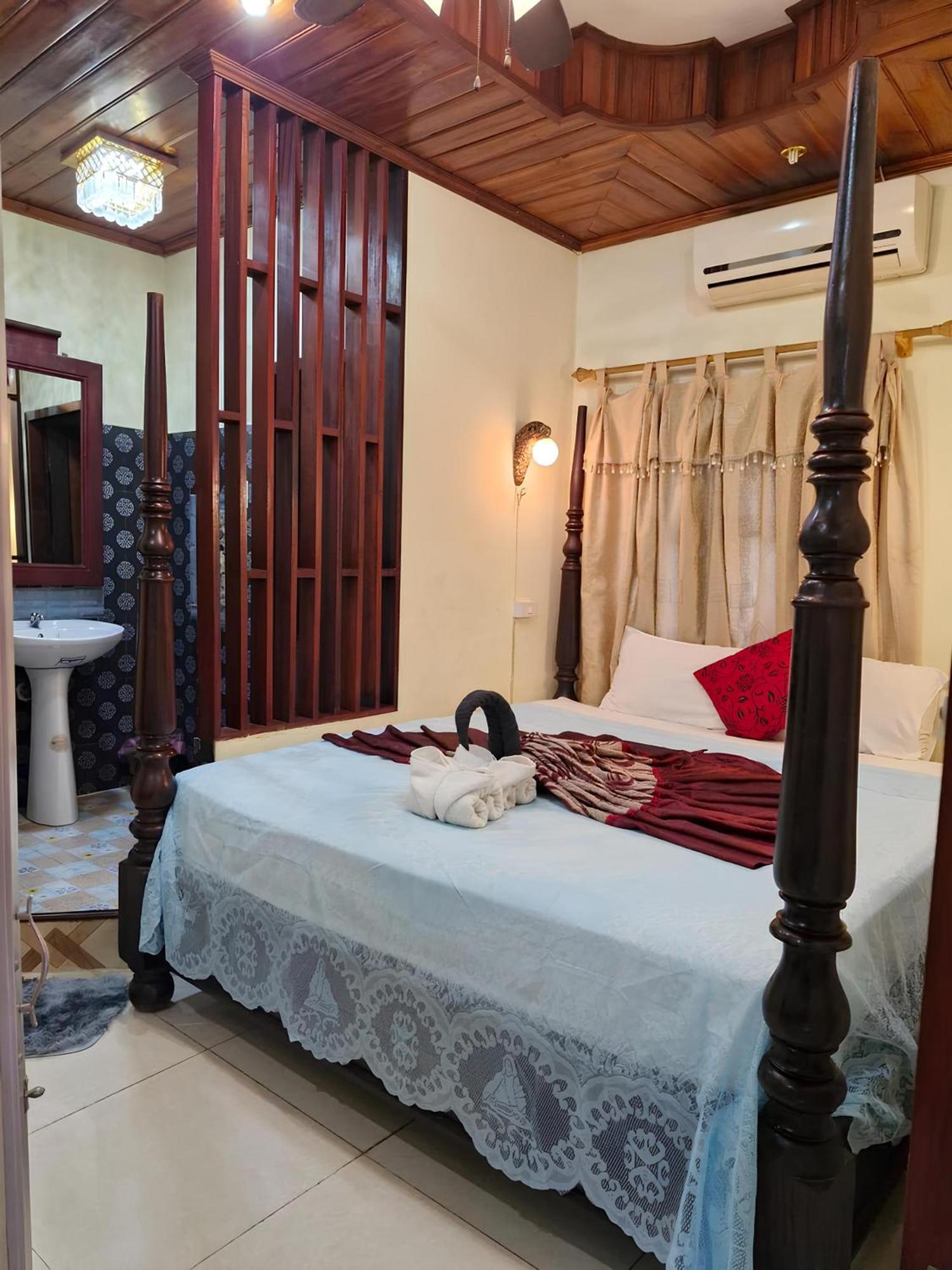 Hotel Sakura Wood House Luang Prabang Esterno foto