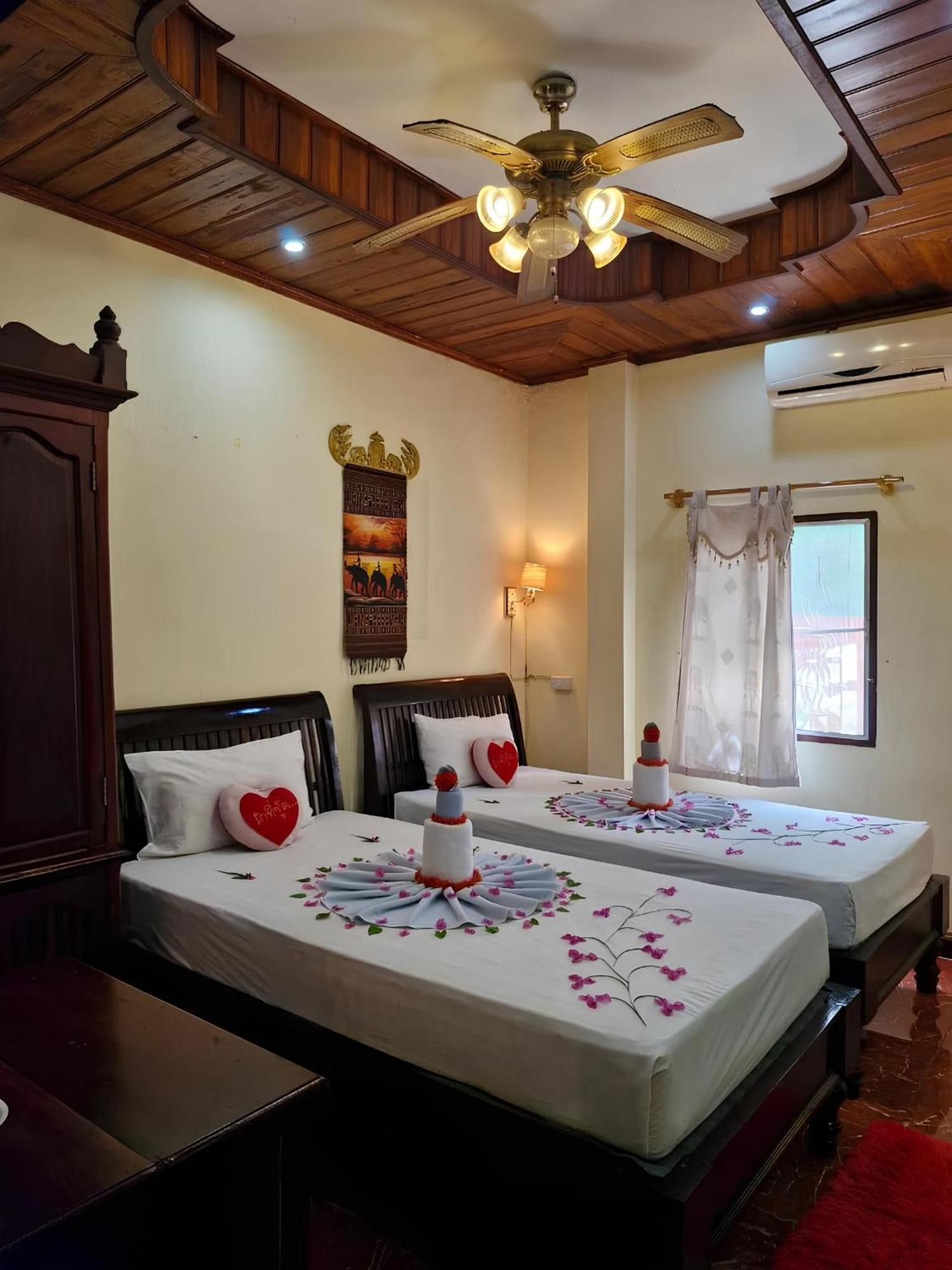 Hotel Sakura Wood House Luang Prabang Esterno foto