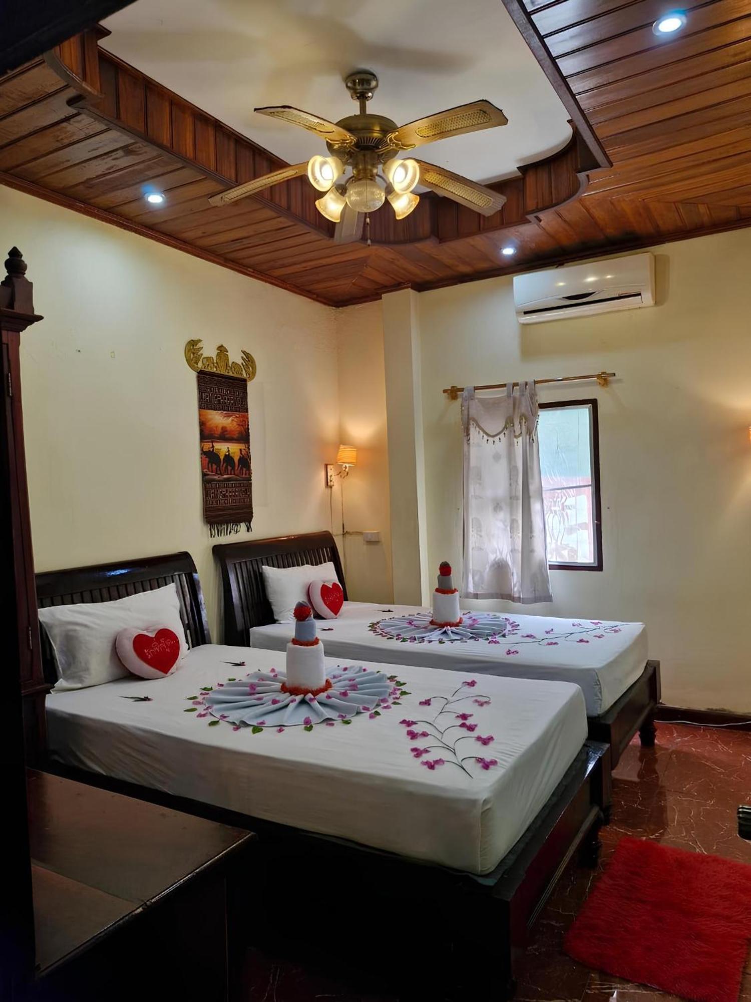 Hotel Sakura Wood House Luang Prabang Esterno foto