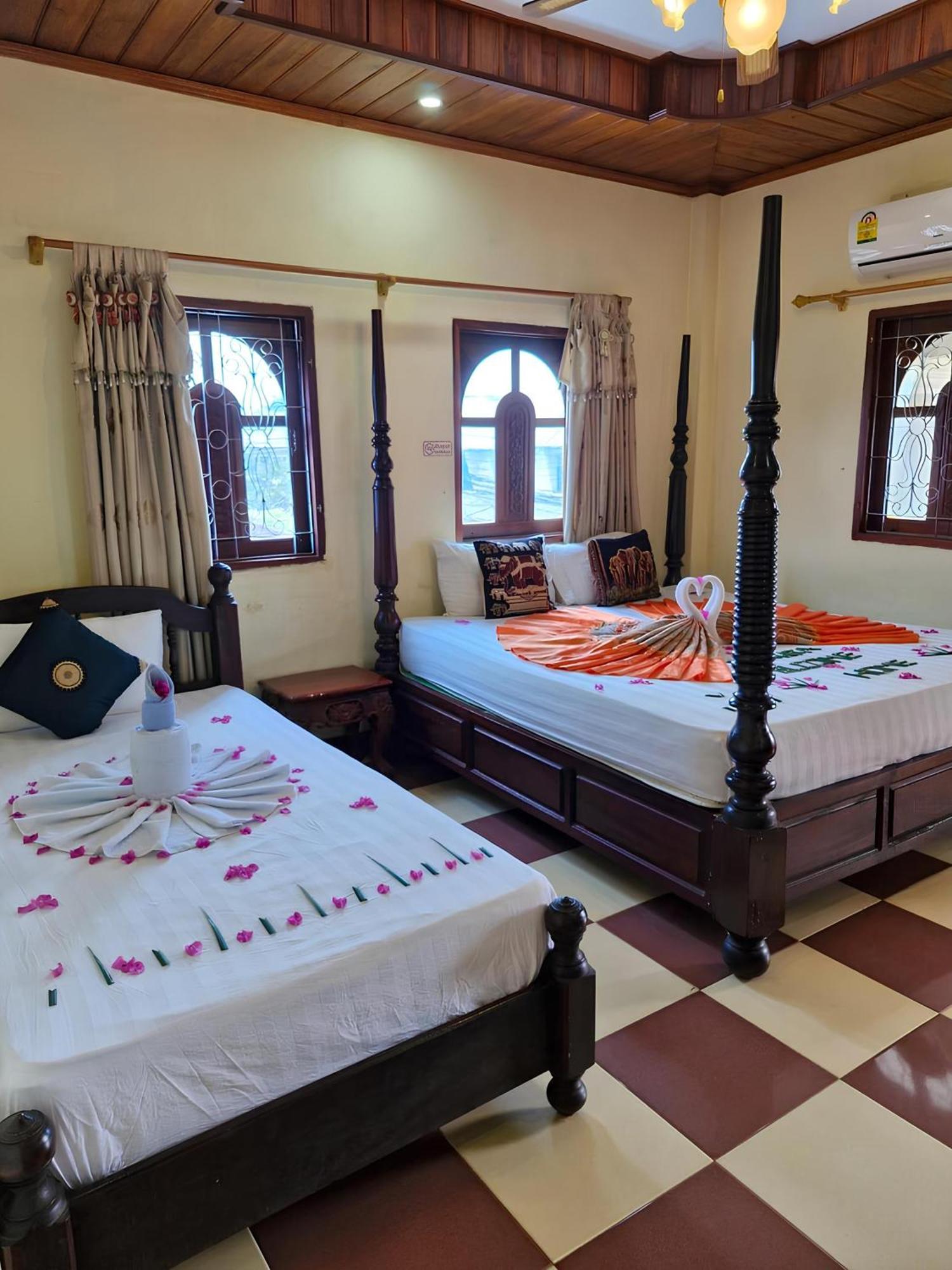 Hotel Sakura Wood House Luang Prabang Esterno foto